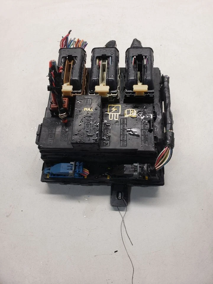 Chasis ECM multifunción compatible con 05-07 QUINIENTOS 1420351 Foto 1 de 4