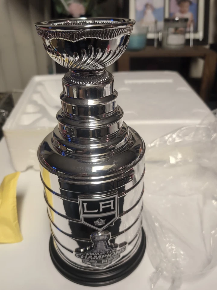 Los Angeles Kings Commemorative Stanley Cup 2014 - Image 1 of 4