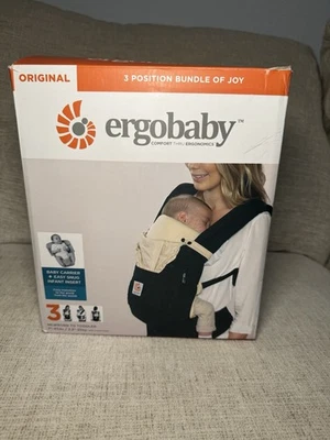 Ergobaby Omni 360 婴儿背带 - 黑色和骆驼 — 第 1/4 张图片