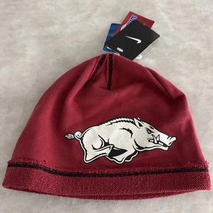 Bonnet tricoté en jersey rouge Nike Arkansas Razorbacks neuf avec étiquette licence collégiale - Photo 1/13