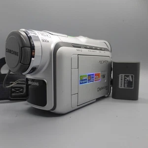 Samsung VP-D101 Handheld MiniDV Cassette Camcorder Silver Tested - Picture 1 of 9