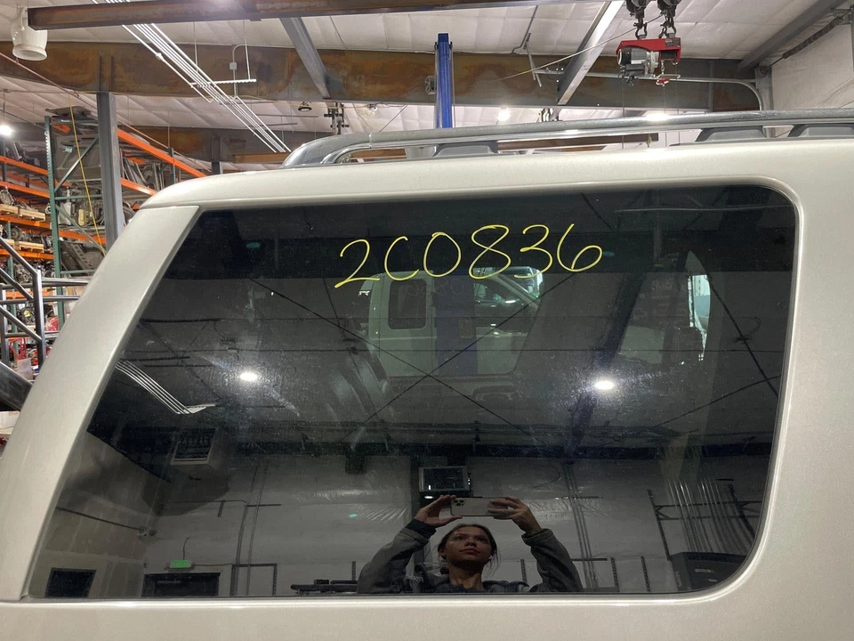 2003 - 2005 Lincoln Navigator Passenger RH Right Fixed Quarter Window Glass - Image 1 of 1