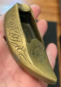 Cenicero personal quemador de incienso zapatilla de latón grabado vintage hecho en la India - Imagen 1 de 7