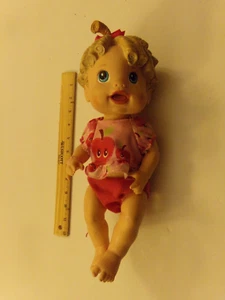 Muñeca Baby Alive Hasbro 2009 cabello rubio moldeado parlante - Imagen 1 de 3