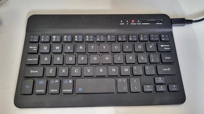 Handytastatur Bluetooth 3.0 in Case mit Ständer - Bild 1 von 2