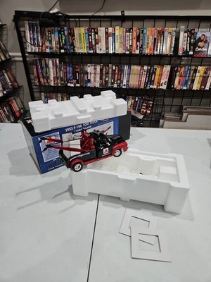 Caja de cambios Citgo 1953 F-100 camión de remolque banco fundido a presión escala 1:24 nuevo coleccionable-nuevo en caja Foto 1 de 4