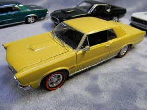 1/25 SCALE 1965 PONTIAC GTO HARDTOP METALLIC GOLD WELLY DIECAST-NO BOX - Picture 1 of 11