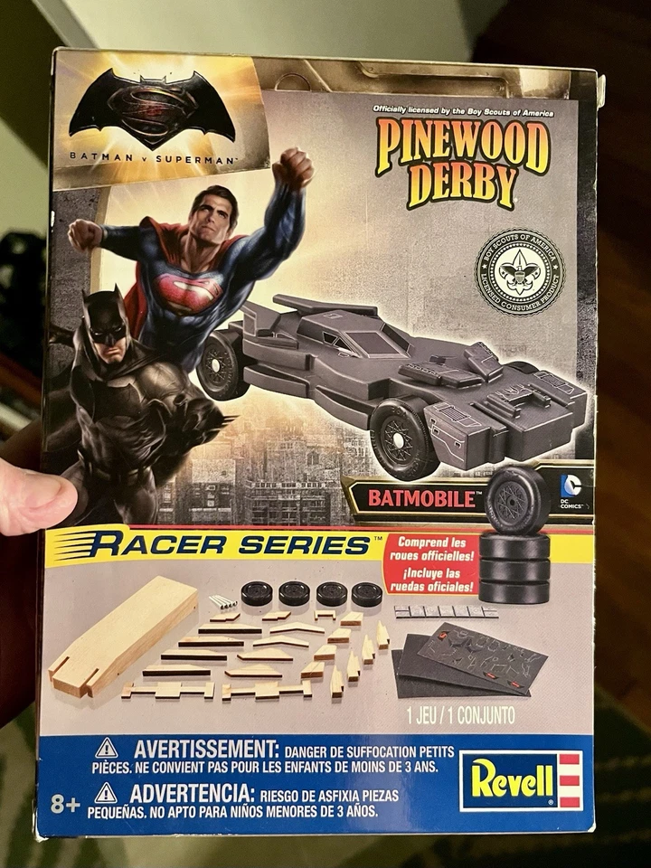 Revell Batman VS Superman Batmobile Racer Series Pinewood Derby BSA - Novo - Imagem 1 de 1