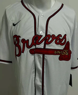 Chipper Jones Autographed Atlanta Braves Jersey Beckett COA BB46017 - Image 1 of 4