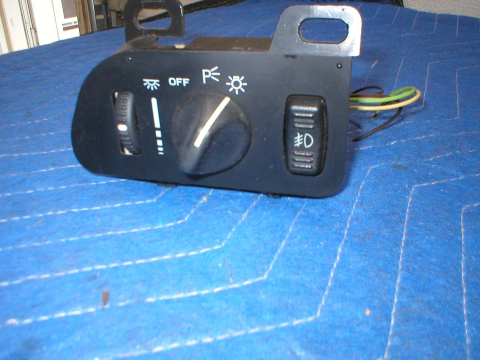 1993 -97 Headlight Control Switch W/ Fog Light 1993-1997 Chevy Z28 Camaro GM OEM - Image 1 of 4