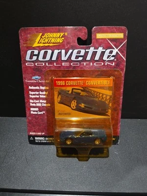Coche Johnny Lightning Chevy Corvette Collection 1998 convertible azul 1:64  Foto 1 de 4