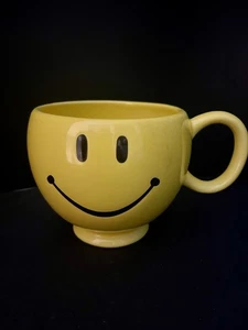 Large 20 oz Teleflora Yellow Smiley Face Mug - Picture 1 of 12