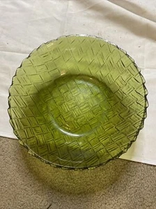 Vintage 70s Anchor Hocking Avocado Green Glass Basket Weave Serving Bowl 9” x 3" - Picture 1 of 5