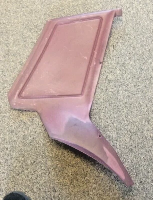 81-86 GM MALIBU PONTIAC ROJO 4 PUERTAS INTERIOR IZQUIERDO CUARTO MOLDURA 20150381 OEM LOC156D Foto 1 de 4