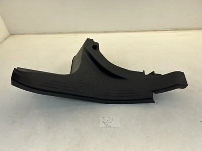 Placa de desgaste de puerta trasera izquierda Subaru Legacy 2020-2023 OEM. Foto 1 de 4