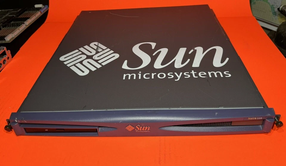 Sun Netra 120 Server 650MHz CPU, 512MB Memory, 2x 36GB HDD, DVD-ROM, Vintage Sun - Image 1 of 4