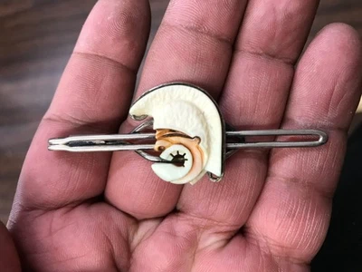 Clip de corbata tribal tallado firmado en plata de ley Foto 1 de 4