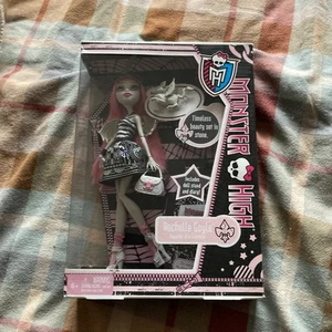 Neu Monster High Rochelle Goyle Puppe Haustier Neu im Karton Welle 1 - Bild 1 von 5