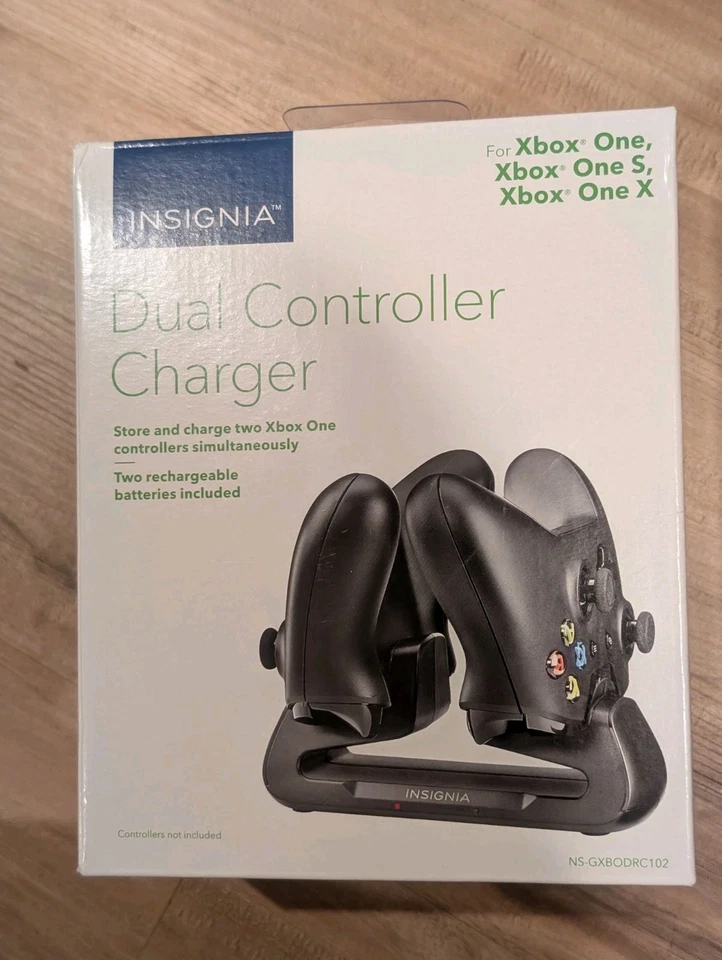 Insignia — зарядное устройство с двумя джойстиками для Xbox One - Изображение 1 из 3