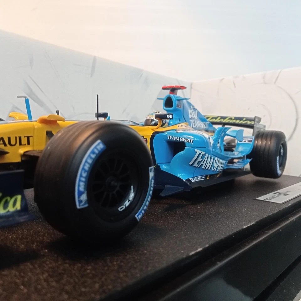 Hot Wheels scale 1:18 Renault F1 Team R26 Fernando  Alonso Racing Car / PRISTINE - Image 1 of 4