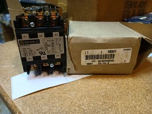 NEW Square D 8910DPA63V02 Definite Purpose Contactor  600V 75A - Picture 1 of 3