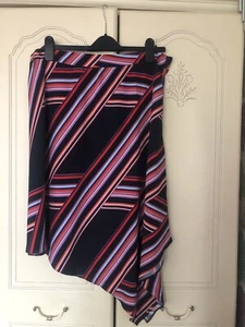 Hankerchief hem skirt - Picture 1 of 3
