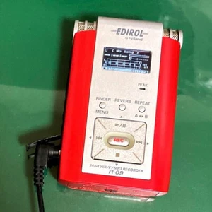ROLAND Edirol R-09 24 Bit Wave MP3 Recorder Red Good - Picture 1 of 2