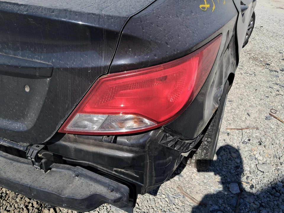 Conjunto de lanterna traseira direita usado serve: 2016 Hyundai Accent quarto painel montado S - Imagem 1 de 4