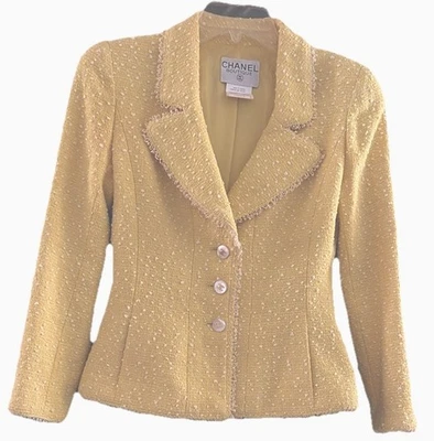 Chaqueta de tweed Chanel 97P amarilla de un solo pecho 38FR nacarada logotipo CC botón Foto 1 de 4