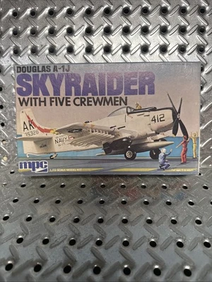 MPC Douglas A-1J Skyraider con 5 tripulantes escala 1/72 modelo avión kit 2-0105 nuevo en caja Foto 1 de 4
