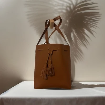 American Eagle Outfitters Brown Tassel Bucket Bag Faux Leather Crossbody — 第 1/3 张图片