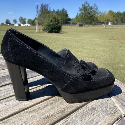 Mocasines Stuart Weitzman para mujer con plataforma de gamuza negra con borla; talla 8,5 Foto 1 de 4