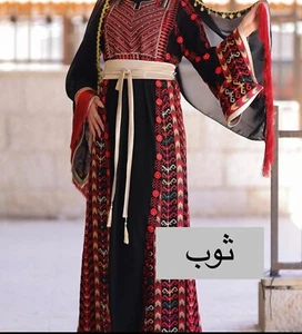 Vestido Thobe palestino hecho a mano | Bordado tradicional | Negro y rojo - Imagen 1 de 8