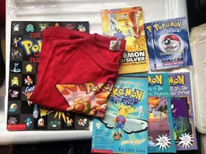 Camiseta Pokemon 1995 - Libros Pokemon y otros bits Colección de cosas Pokemon - Imagen 1 de 3