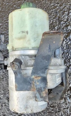 BOMBA DIRECCIÓN ASISTIDA VW POLO 6R SKODA FABIA SEAT IBIZA MK4 2009-2014 6R0423156B Foto 1 de 3