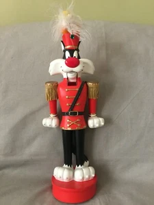 Warner Bros Sylvester And Tweety Bird Nutcracker 1998 - Picture 1 of 6