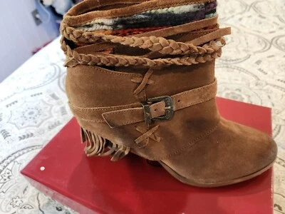 Naughty Monkey Saddlebagging - Image 1 of 4