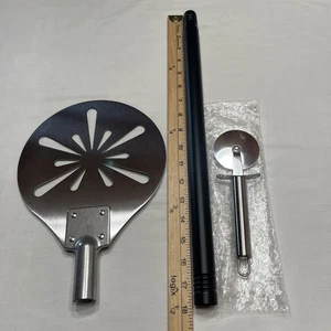 Perforierte Pizzaschale Pizza Spatel mit Pizzaschneider schwarz Beschreibung lesen - Bild 1 von 4