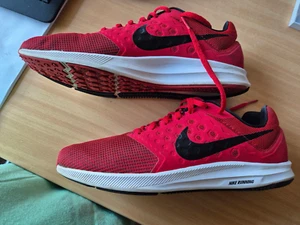 Nike Downshifter 7 Wie NEU Größe 44,5 rot Herren Laufschuh NP 55€ - Bild 1 von 7