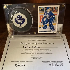 Felix Potvin Signed Toronto Maple Leafs Puck And Card Display with COA - Picture 1 of 3