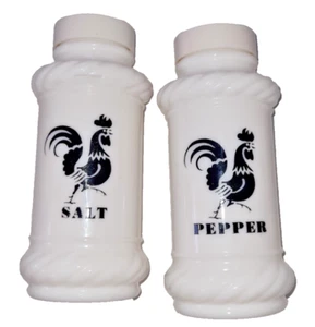 Set shaker sale pepe in vetro latte vintage HAZEL ATLAS gallo nero - Foto 1 di 5