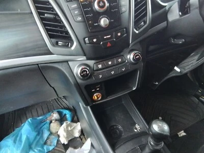 INTERRUPTORES DE CALEFACCIÓN SSANGYONG KORANDO MK3 (CK) 2010 A 2018 SE Foto 1 de 4