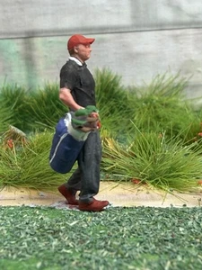 Modelleisenbahn Figur GOLFER AND CLUBS HO OO SCALE 3D gedruckt handbemalt 1:76 - Bild 1 von 11