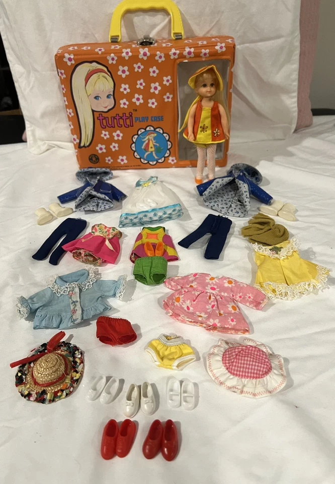 Barbie Tutti Play Case w/ Doll, Clothes, Shoes & Hats Vintage 1965 GREAT GIFT - Image 1 of 4