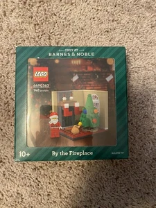 LEGO Seasonal By the Fireplace (6490363) New & Factory Sealed Exclusive - Picture 1 of 2