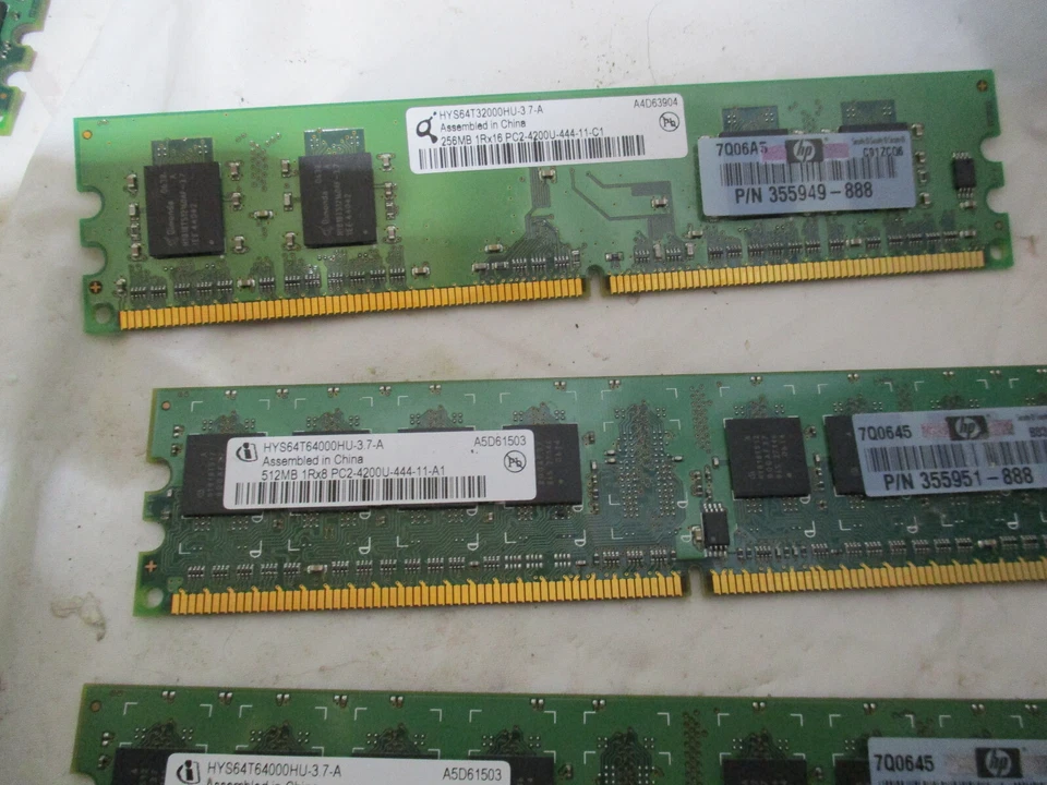 Infineon 512MB , DDR2 , 240 PIN , PC-4200U ( P/N: HYS64T64000HU-3.7-A ) - Image 1 of 1