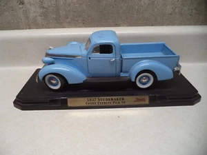 ROAD SIGNATURE 1937 Studebaker Coupe Express Pick Up BLUE 1:18 die-cast truck - Picture 1 of 9