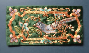 *Vintage 7.7 x 15cm Oblong Chinese Hand Embroidered Green & Gold Rectangle - Picture 1 of 1