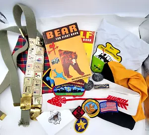 Grande LOTTO toppe, sciarpe, manuali, distintivi merito vintage BSA anni 70 BOY SCOUTS - Foto 1 di 7