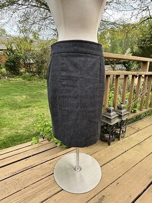 Saia Lápis Vince, Preta, Costura Frontal, Zíper Assimétrico, Tamanho 10, Excelente Estado Usado - Imagem 1 de 4